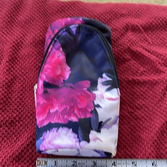 Cosmetics brush bag. Never used. Zippered closure . - Picture 4 of 5